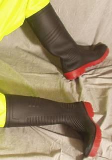 BOOTS12 BLACK RED SOLE SIZE 11