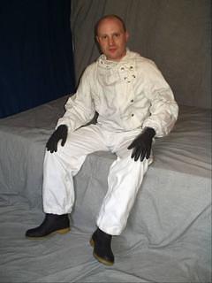 BSUITWHITE09