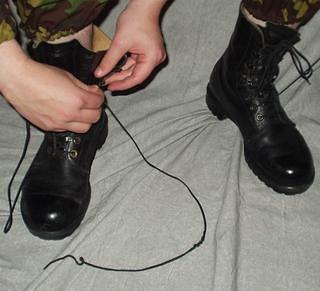 BOOTS06 SIZE 9