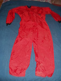 WTRSUITRED01