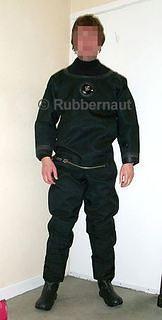RUBBERNAUT 095
